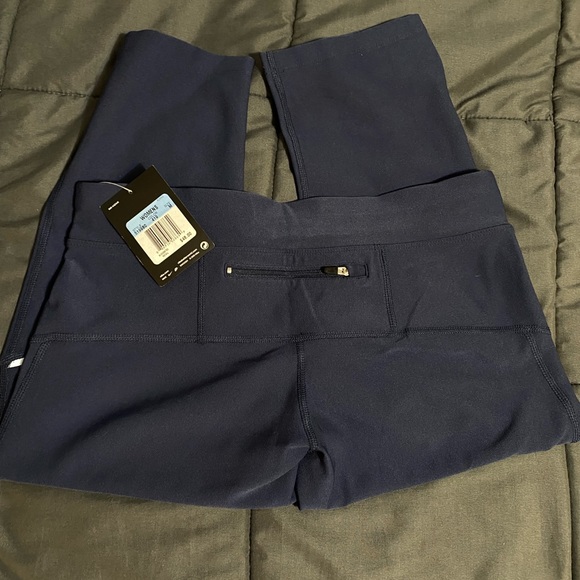 Women’s 1/2 length Nike running leggings - Picture 2 of 2